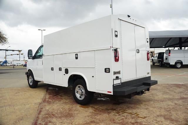 2025 Chevrolet Express Cutaway 3500 Base