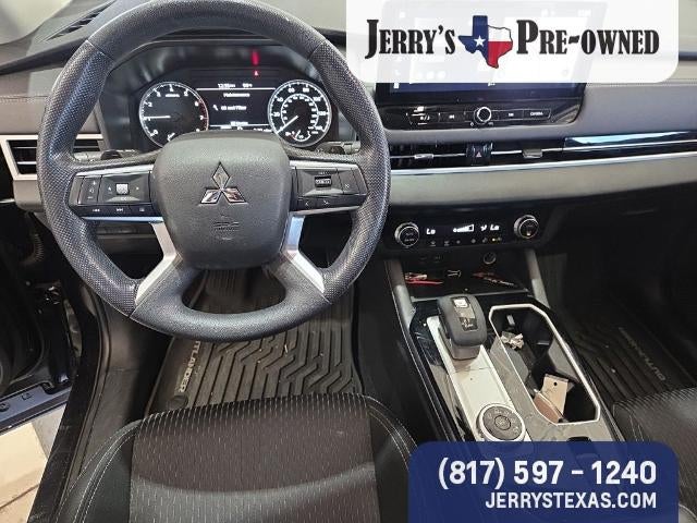 2025 Mitsubishi Outlander ES